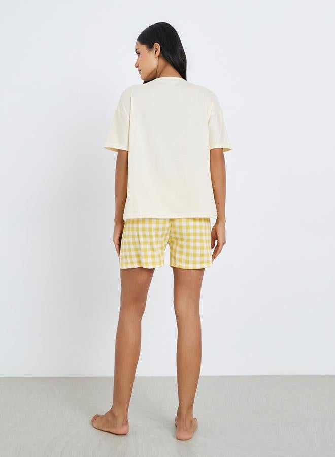 Styli Text Print Short Sleeve T-Shirt and Shorts Set - Image 4